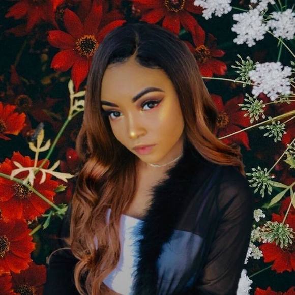 Meet your Posher, Tori - Picture 1 of 1